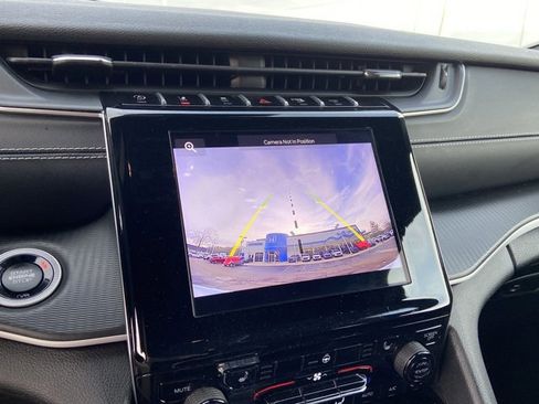 Used 2024 Jeep Grand Cherokee Altitude image 35