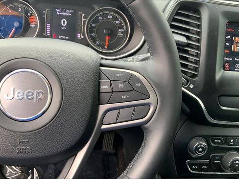 Used 2019 Jeep Cherokee Latitude Plus w/ Cold Weather Group AWD/4WD image 23