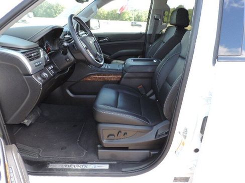 Used 2019 Chevrolet Suburban Premier image 13