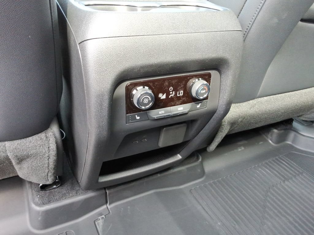 New 2026 Chevrolet Traverse RS w/ LPO, Floor Liner Package FWD image 17