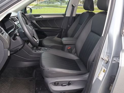 Certified 2023 Volkswagen Tiguan SE w/ Panoramic Sunroof Package FWD image 13
