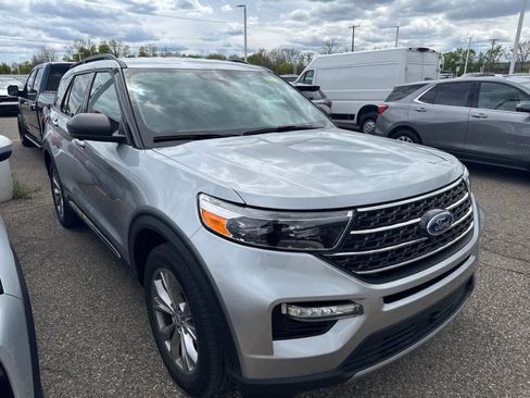 Used 2023 Ford Explorer XLT w/ Equipment Group 202A AWD/4WD image 28