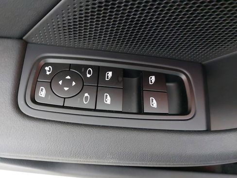 Used 2025 Porsche Taycan 4S image 30