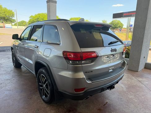 Used 2017 Jeep Grand Cherokee Trailhawk w/ Trailhawk Luxury Group AWD/4WD image 4