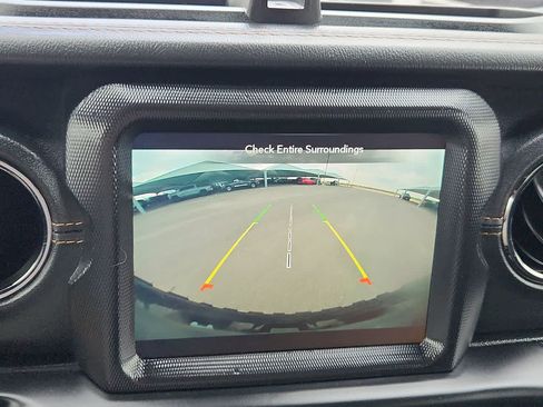 Used 2020 Jeep Wrangler Unlimited Sahara image 25