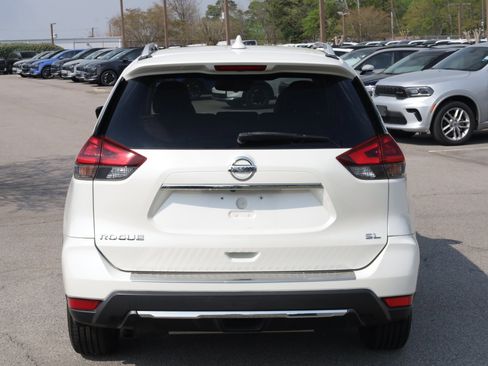 Used 2018 Nissan Rogue SL w/ Premium Package image 4
