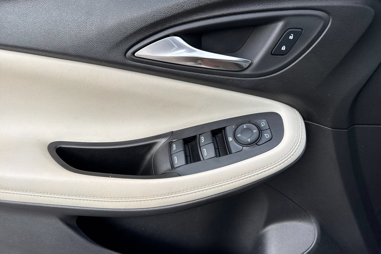 Certified 2023 Buick Encore GX Preferred FWD image 11