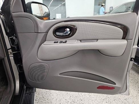 Used 2005 Buick Rainier CXL w/ Luxury Package AWD/4WD image 24