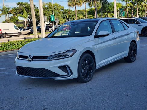 New 2026 Volkswagen Jetta SE image 3