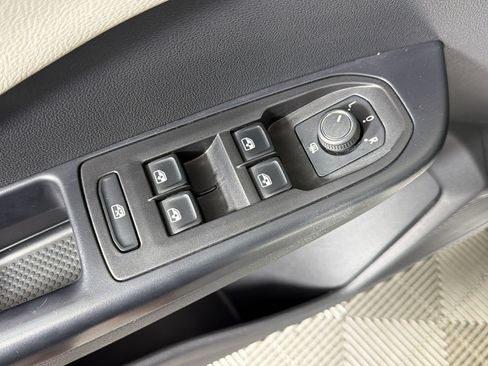 Used 2025 Volkswagen Taos S AWD/4WD image 25