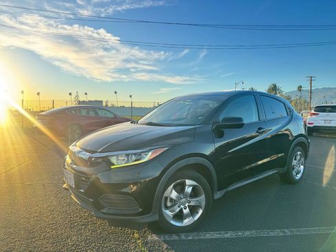 Used 2019 Honda HR-V LX image 2