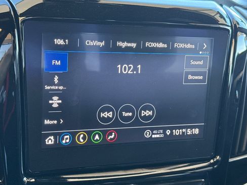 Used 2023 Chevrolet Traverse Premier FWD image 19