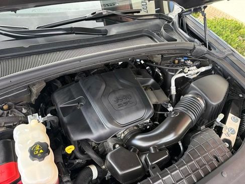 Used 2023 Jeep Grand Cherokee L Summit w/ Luxury Tech Group V AWD/4WD image 26