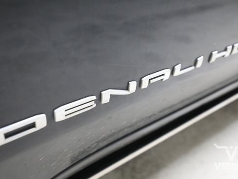Used 2024 GMC Sierra 2500 Denali Ultimate AWD/4WD image 11
