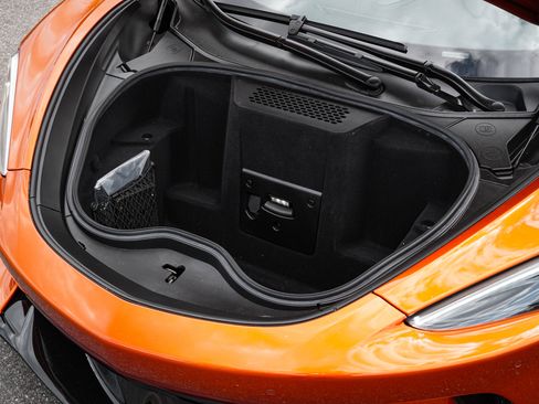 Used 2022 McLaren GT RWD image 38