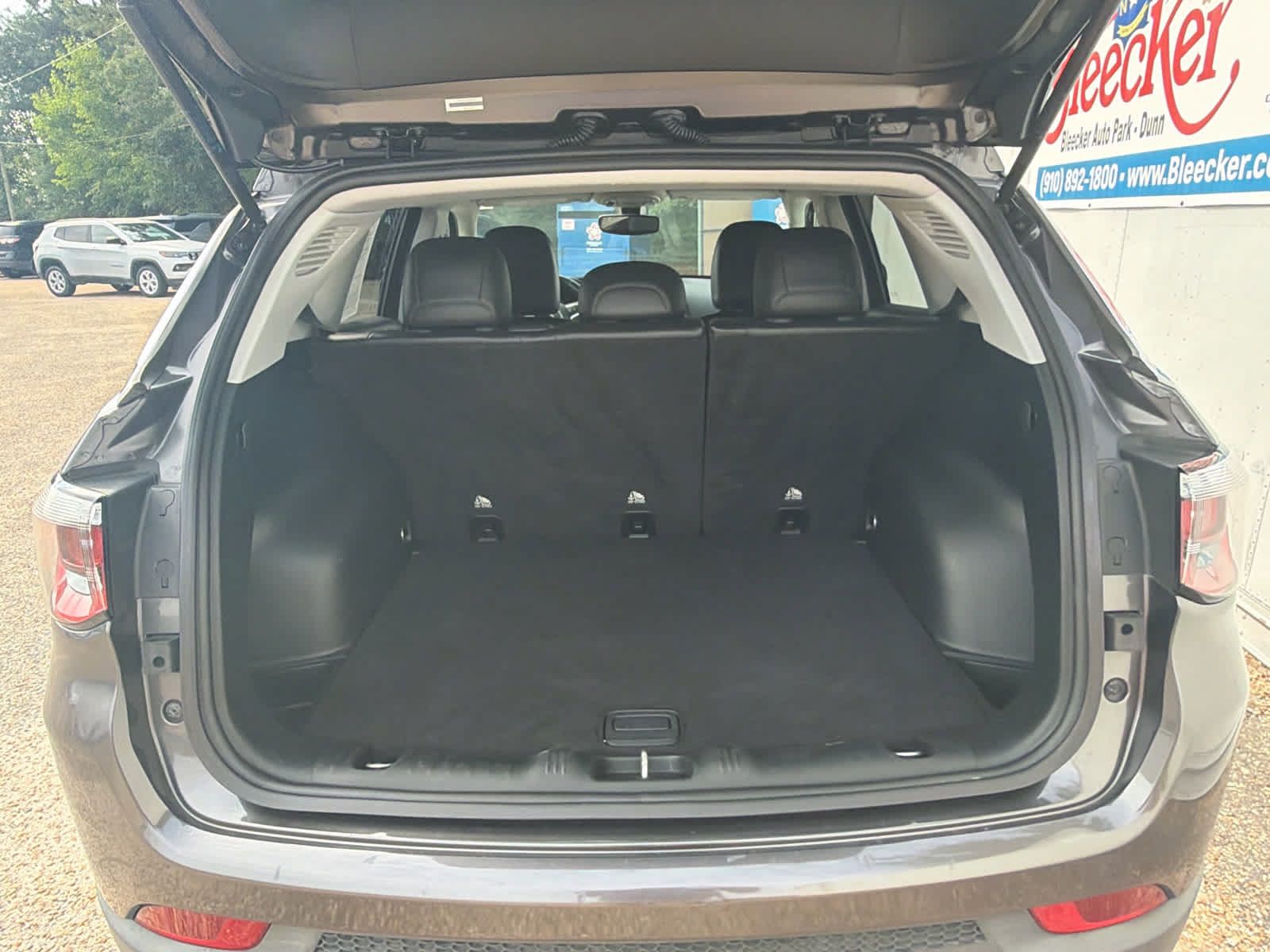 Used 2018 Jeep Compass Latitude w/ Popular Equipment Group AWD/4WD image 17