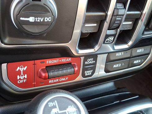 Used 2024 Jeep Wrangler Unlimited Rubicon 4xe AWD/4WD image 26