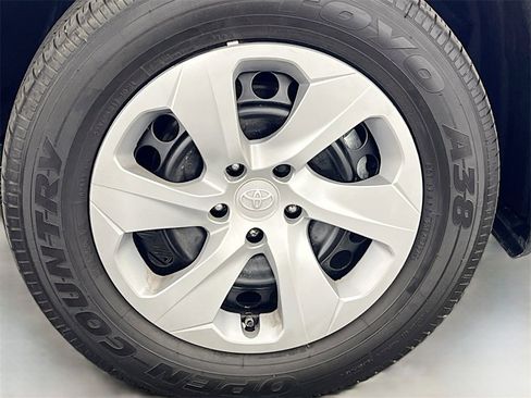 Used 2024 Toyota RAV4 LE image 27