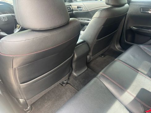 Used 2017 Honda Accord Touring image 14
