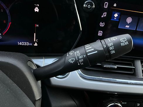 Used 2025 Chevrolet Trax LT image 35