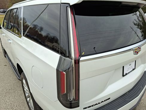 Certified 2023 Cadillac Escalade ESV Premium Luxury image 12