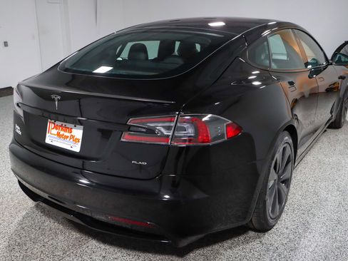 Used 2021 Tesla Model S Plaid image 7