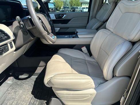 Used 2018 Lincoln Navigator L Reserve w/ Technology Package AWD/4WD image 18
