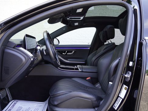 Used 2022 Mercedes-Benz S 500 4MATIC w/ AMG Line Package image 14