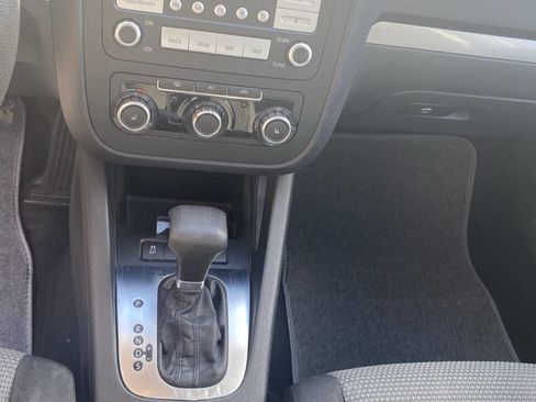 Used 2010 Volkswagen Jetta Limited Edition image 9