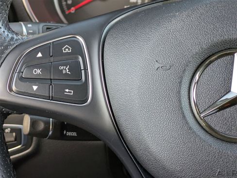 Used 2019 Mercedes-Benz GLC 300 image 10