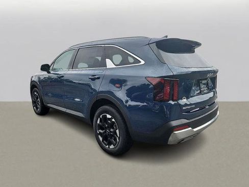 New 2025 Kia Sorento S image 3