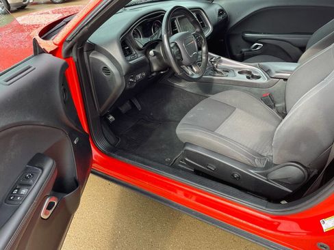 Used 2019 Dodge Challenger GT w/ Driver Convenience Group image 5