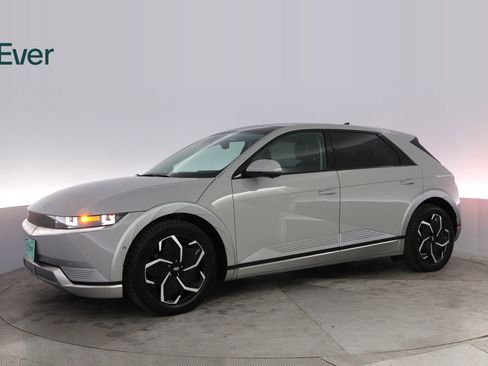 Used 2024 Hyundai Ioniq 5 Limited image 18