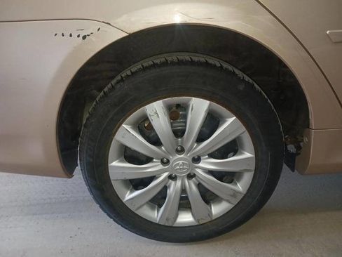 Used 2012 Toyota Corolla LE FWD image 16