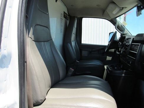 Used 2021 GMC Savana 3500 Extended w/ Power Convenience Package RWD image 14
