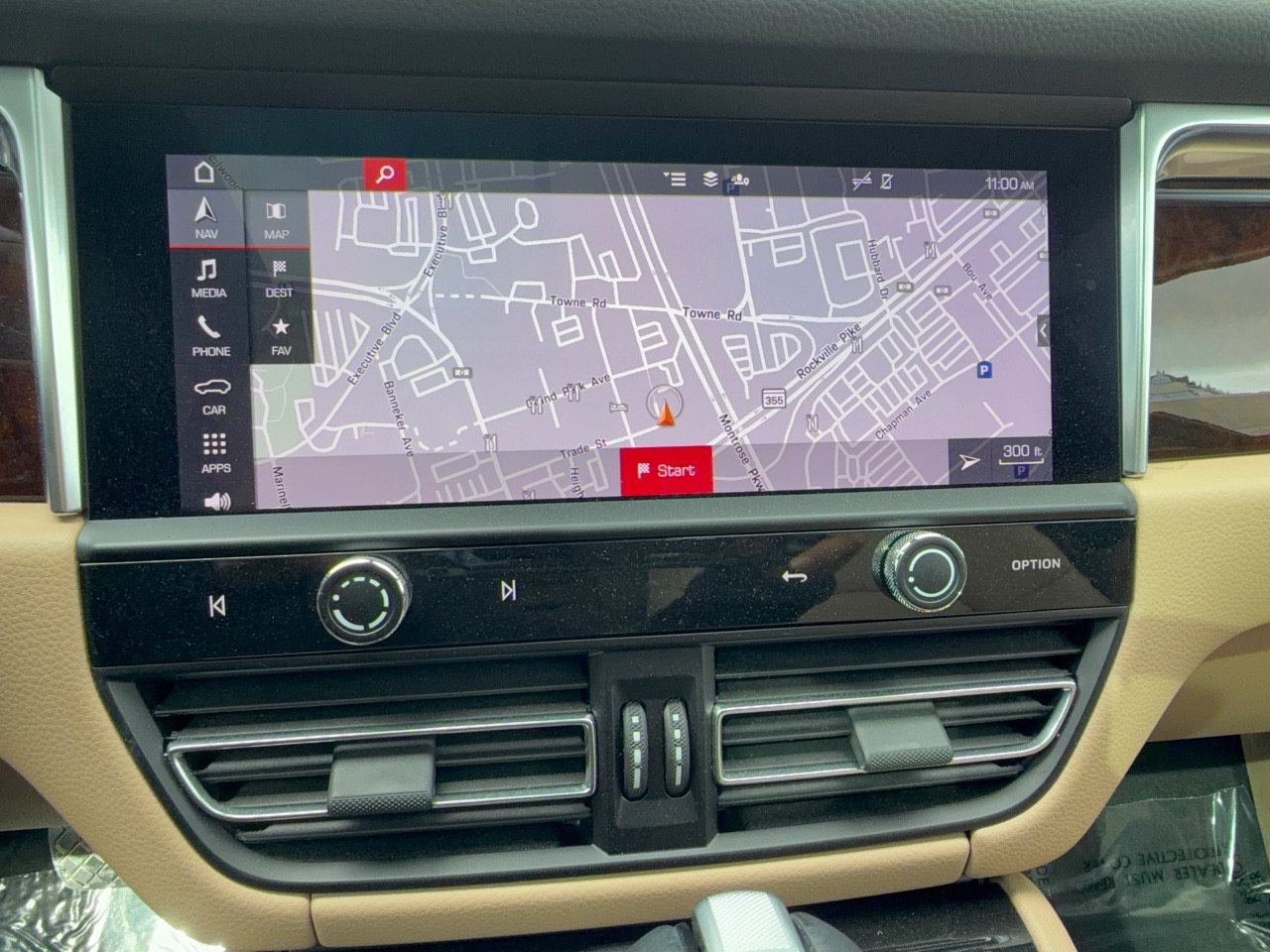 Certified 2023 Porsche Macan S AWD/4WD image 23