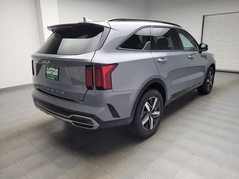 Used 2022 Kia Sorento S FWD image 9
