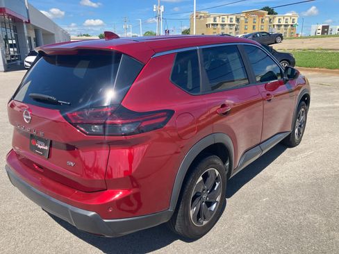Used 2024 Nissan Rogue SV FWD image 7