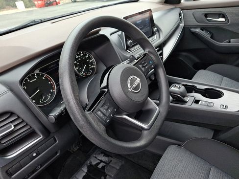 Used 2023 Nissan Rogue SV image 25