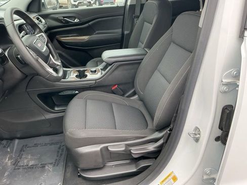 Used 2023 GMC Acadia SLE image 10