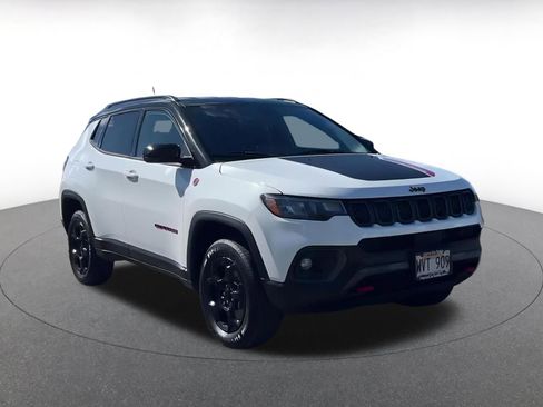 Used 2023 Jeep Compass Trailhawk image 2