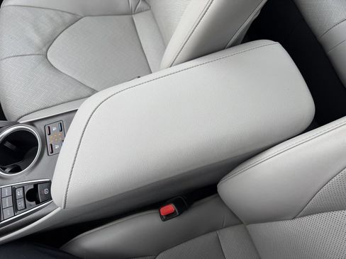 Used 2021 Toyota Camry XLE w/ Navigation Upgrade Package image 26