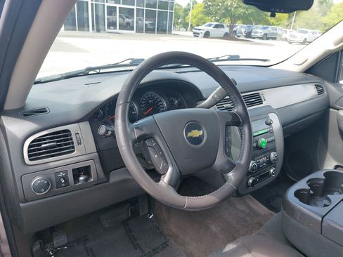 Used 2010 Chevrolet Suburban LS RWD image 15
