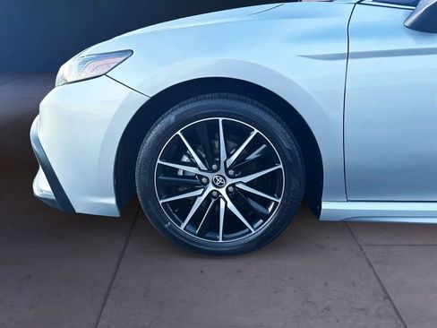 Used 2022 Toyota Camry SE FWD image 9