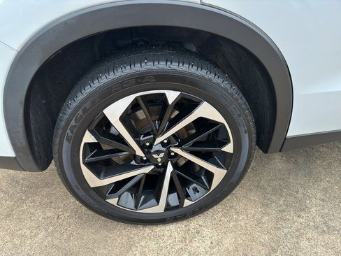 Used 2023 Mitsubishi Outlander ES image 9