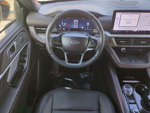 Certified 2025 Ford Explorer Platinum w/ Ultimate Package image 16