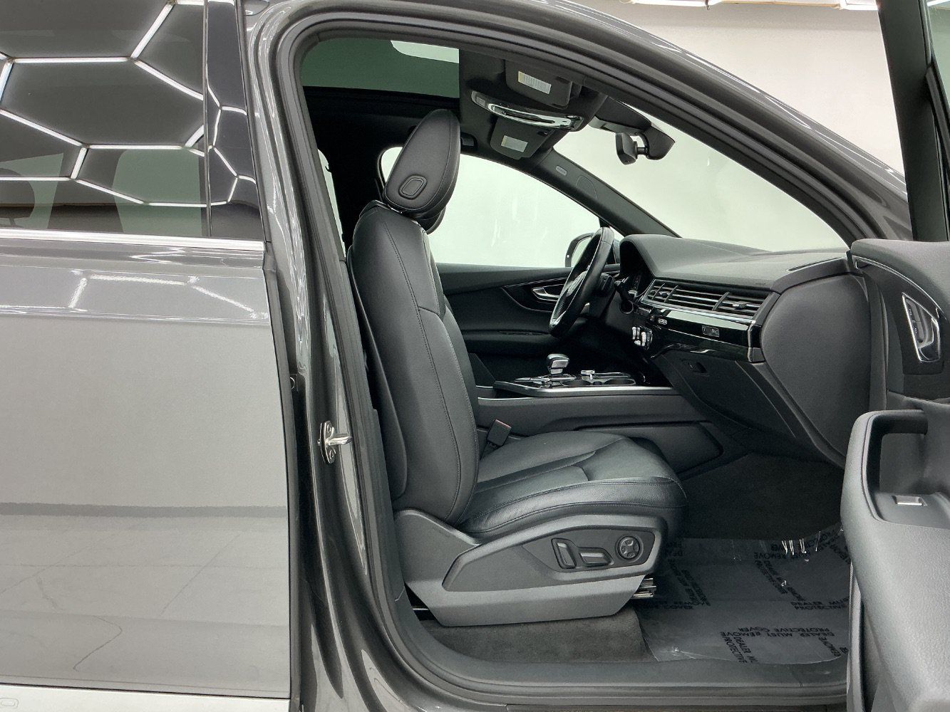 Used 2018 Audi Q7 3.0T Premium Plus w/ Premium Plus Package AWD/4WD image 15