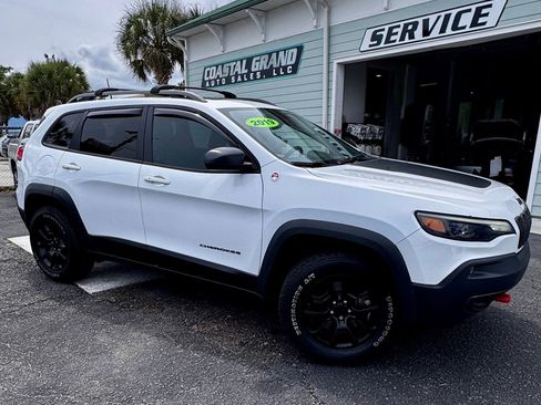 Used 2019 Jeep Cherokee Trailhawk w/ Comfort/Convenience Group AWD/4WD image 2