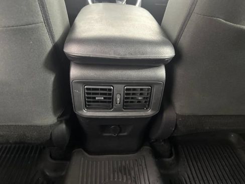 Used 2022 Toyota RAV4 LE AWD/4WD image 21