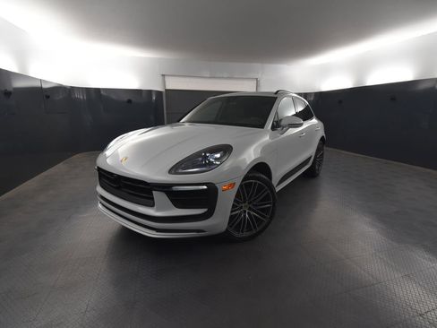 Certified 2025 Porsche Macan AWD/4WD image 46